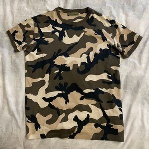 Camo Valentino T-shirt Worn 2x Size: XS